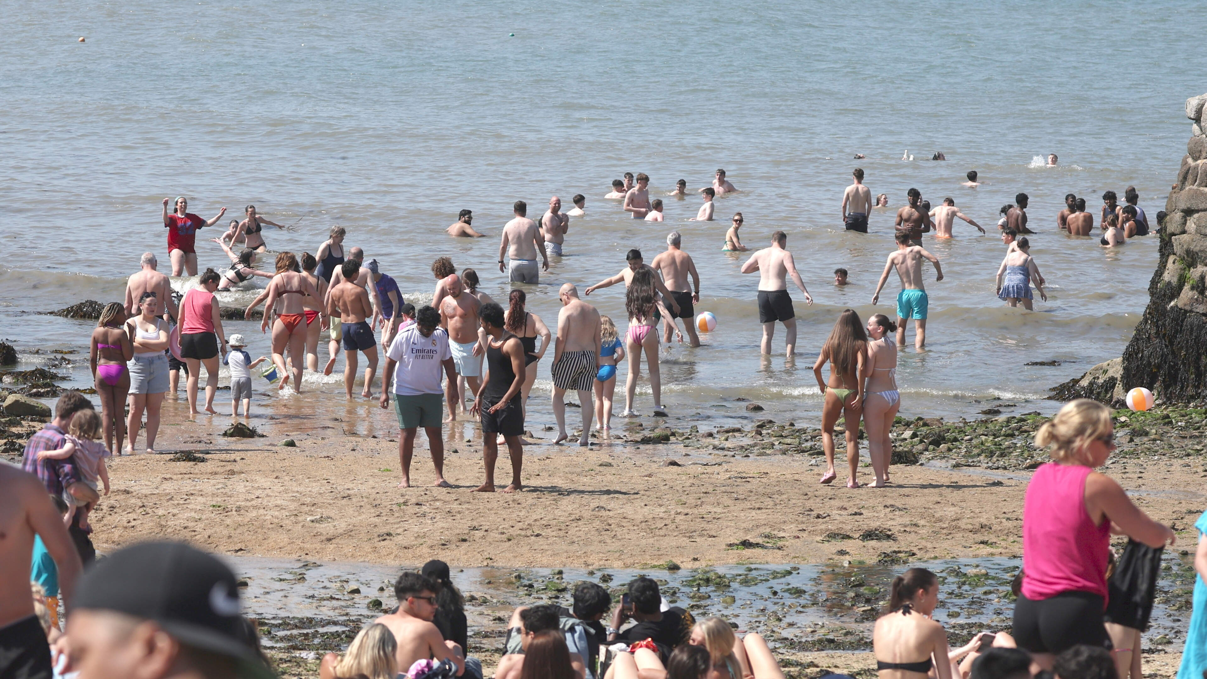Summer is back - Met Éireann forecasts dry and sunny weekend with temperatures up to 23C